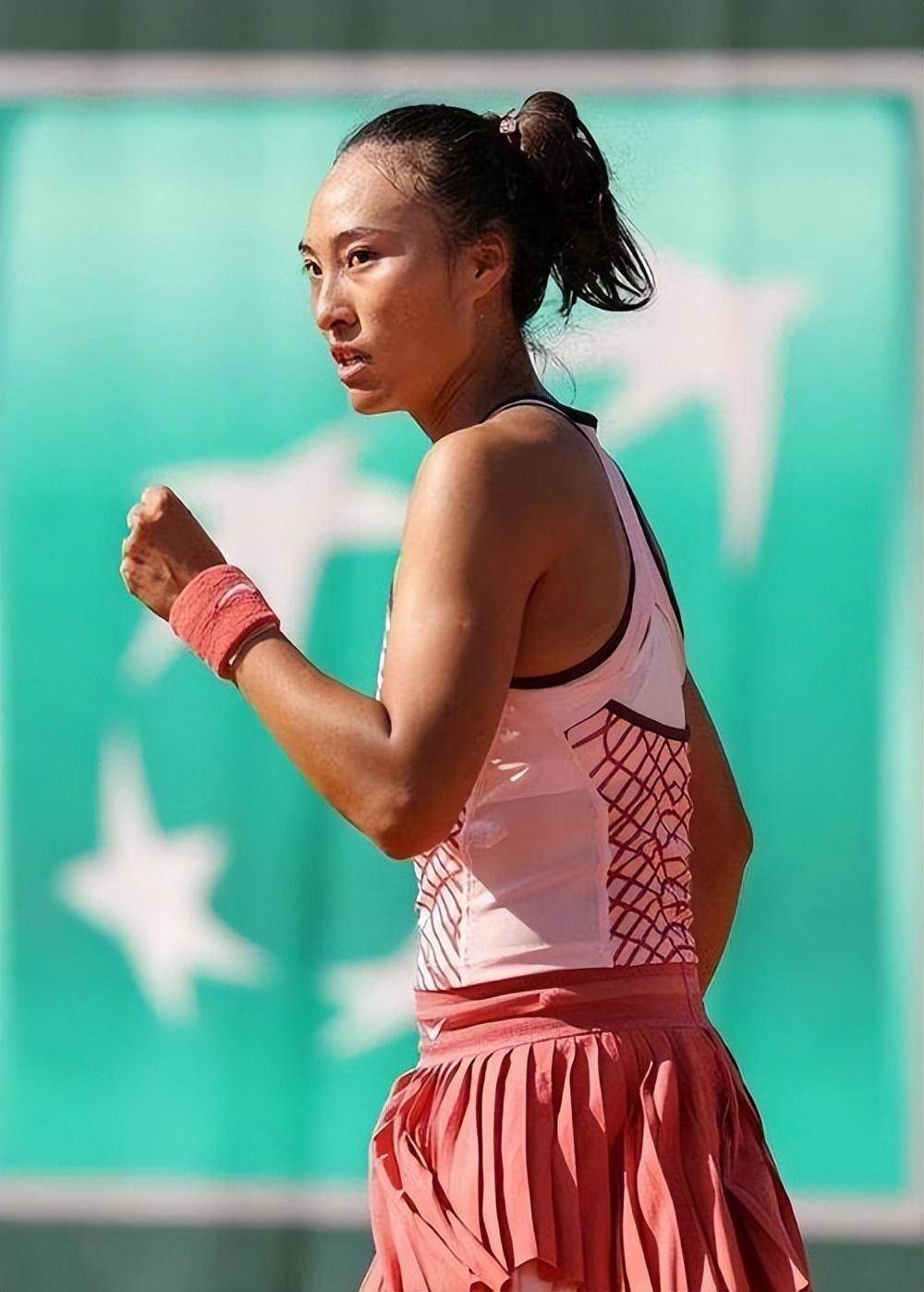 反败为胜引发热议！，德约科维奇在SKT比赛中比赛局势复杂气势如虹延续(德约科维奇克服伤病)