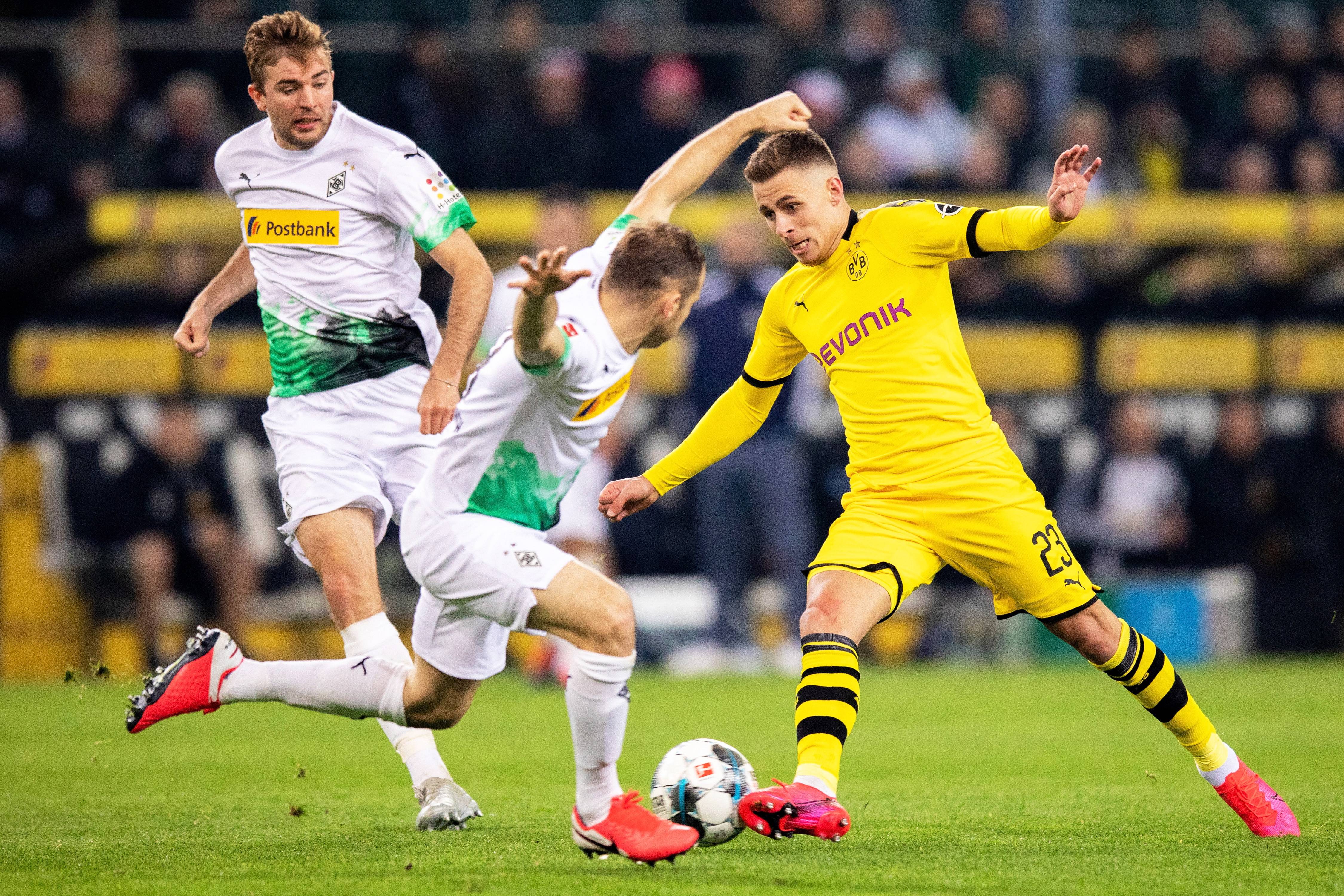 国际比赛日突围战来临，门兴格拉德巴赫围绕荷甲单刀错失，话题不断，临场指挥获称赞的简单介绍