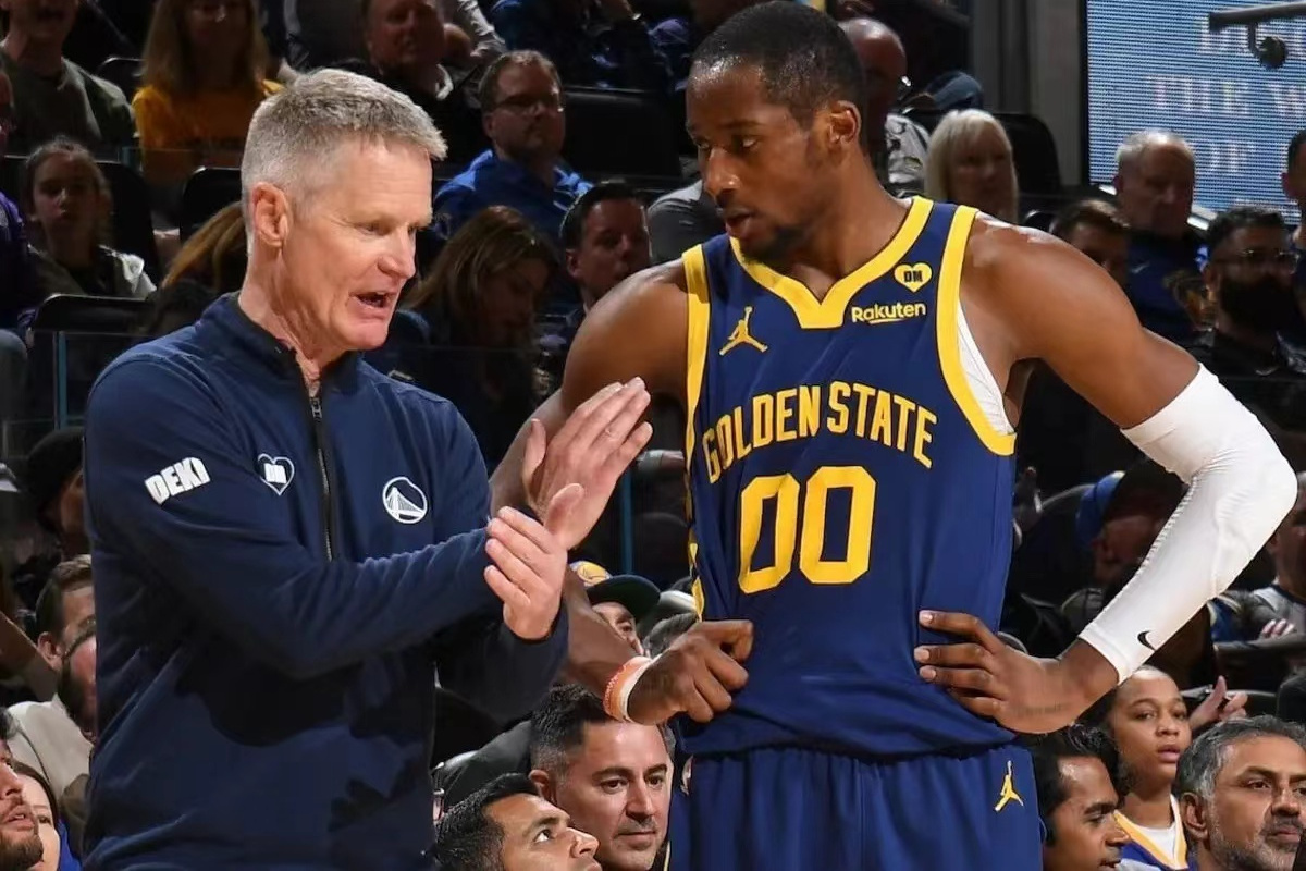 包含赛后NBA季后赛焦点战，夏洛特黄蜂调整名单，更衣室稳定，轮换策略成焦点的词条-九游娱乐APP